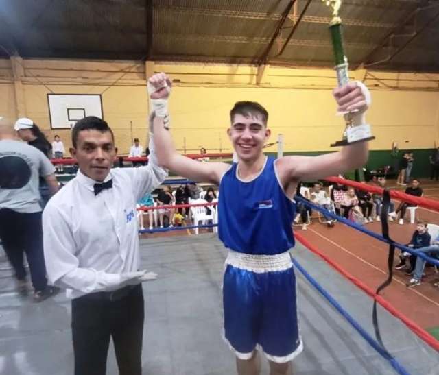 En el Polideportivo Ian Barney, de Oberá, se llevó a cabo una velada boxística